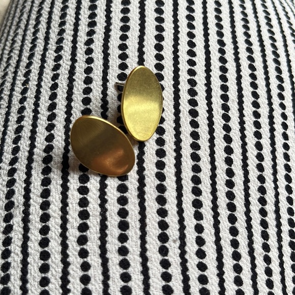 Madewell Jewelry - Asymmetric oval gold stud earrings